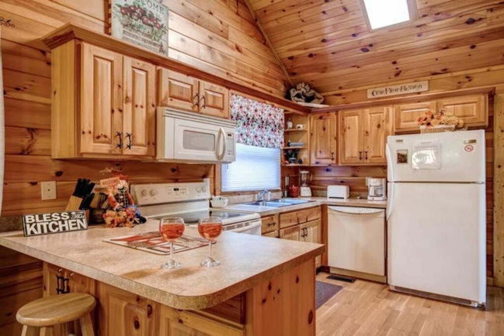 Great Location Pool Table Hot Tub Villa Gatlinburg Esterno foto