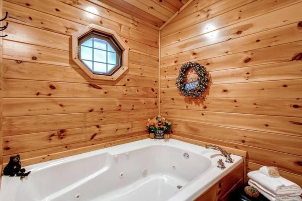 Great Location Pool Table Hot Tub Villa Gatlinburg Esterno foto